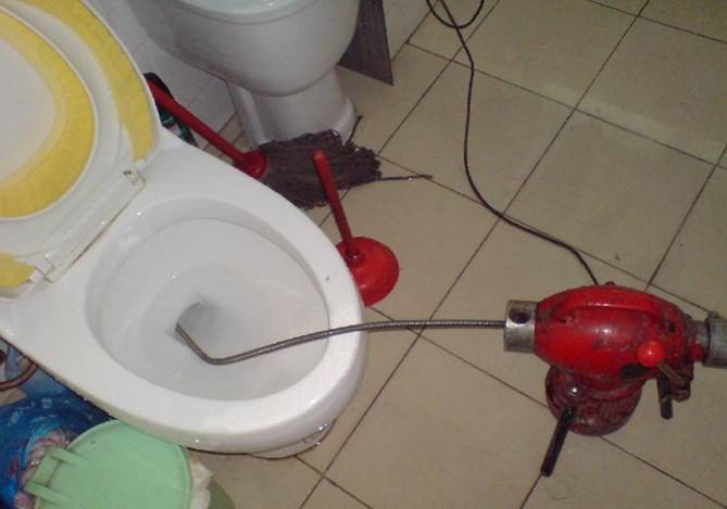 马桶疏通